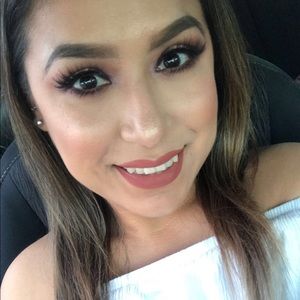 Meet your Posher, Ana